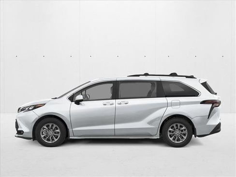 New 2026 Toyota Sienna XLE FWD image 3