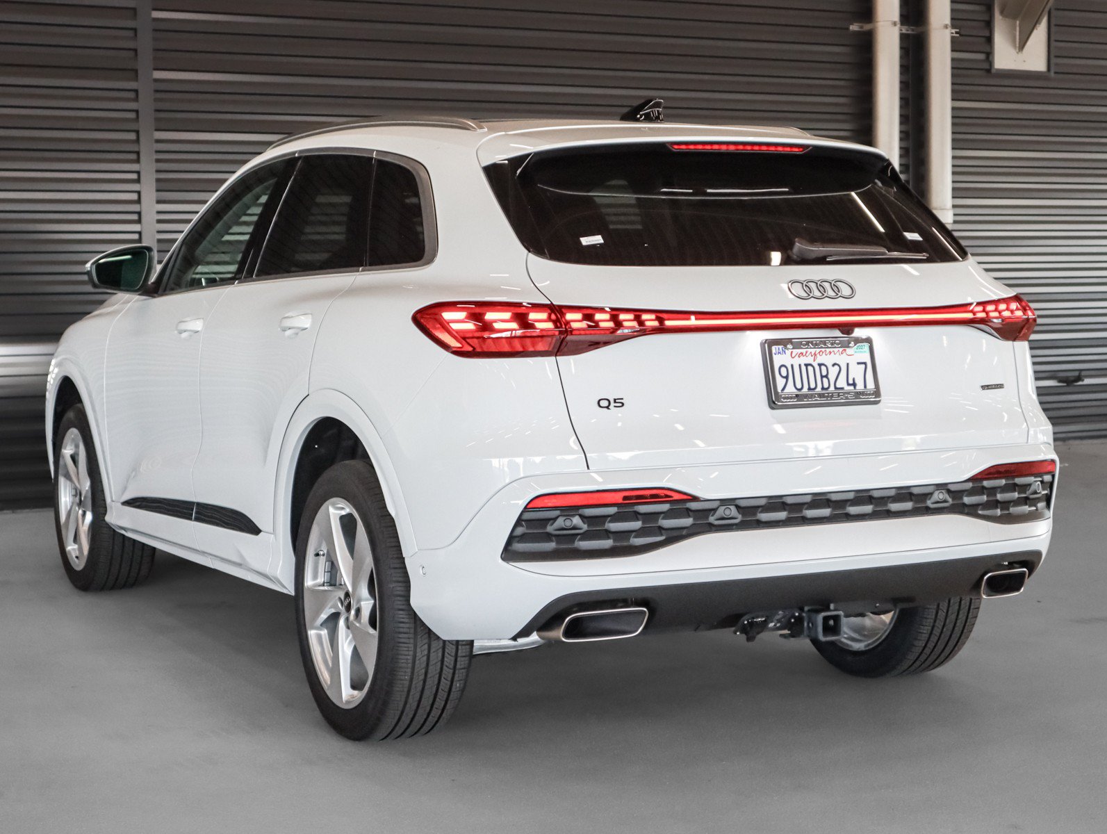 Used 2025 Audi Q5 Premium w/ Premium Plus AWD/4WD image 2