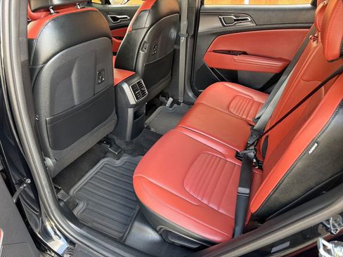 Used 2025 Kia Sportage SX image 31