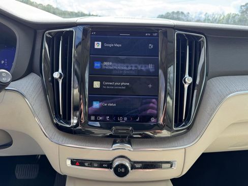 Used 2023 Volvo XC60 B5 Plus image 4