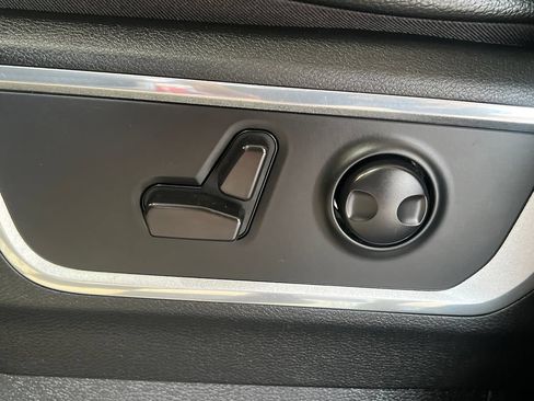 Used 2023 RAM 1500 Laramie AWD/4WD image 36