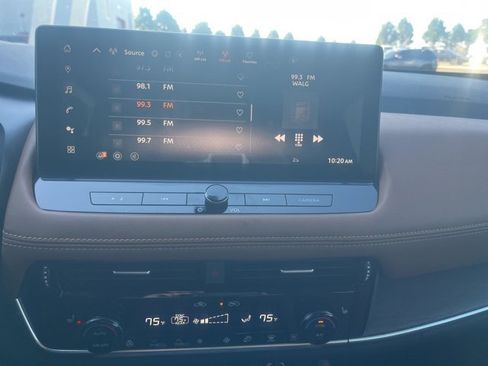 Used 2024 Nissan Rogue Platinum w/ Platinum Premium Package image 18