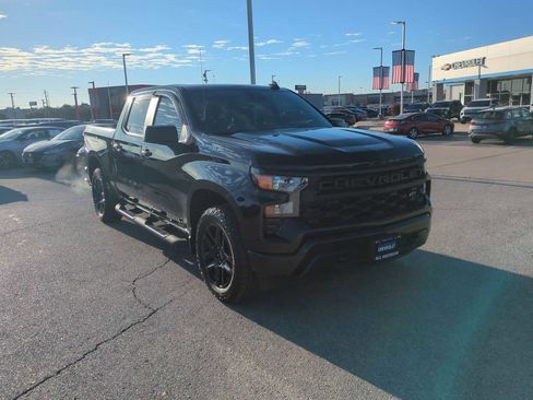 Used 2022 Chevrolet Silverado 1500 Custom image 2