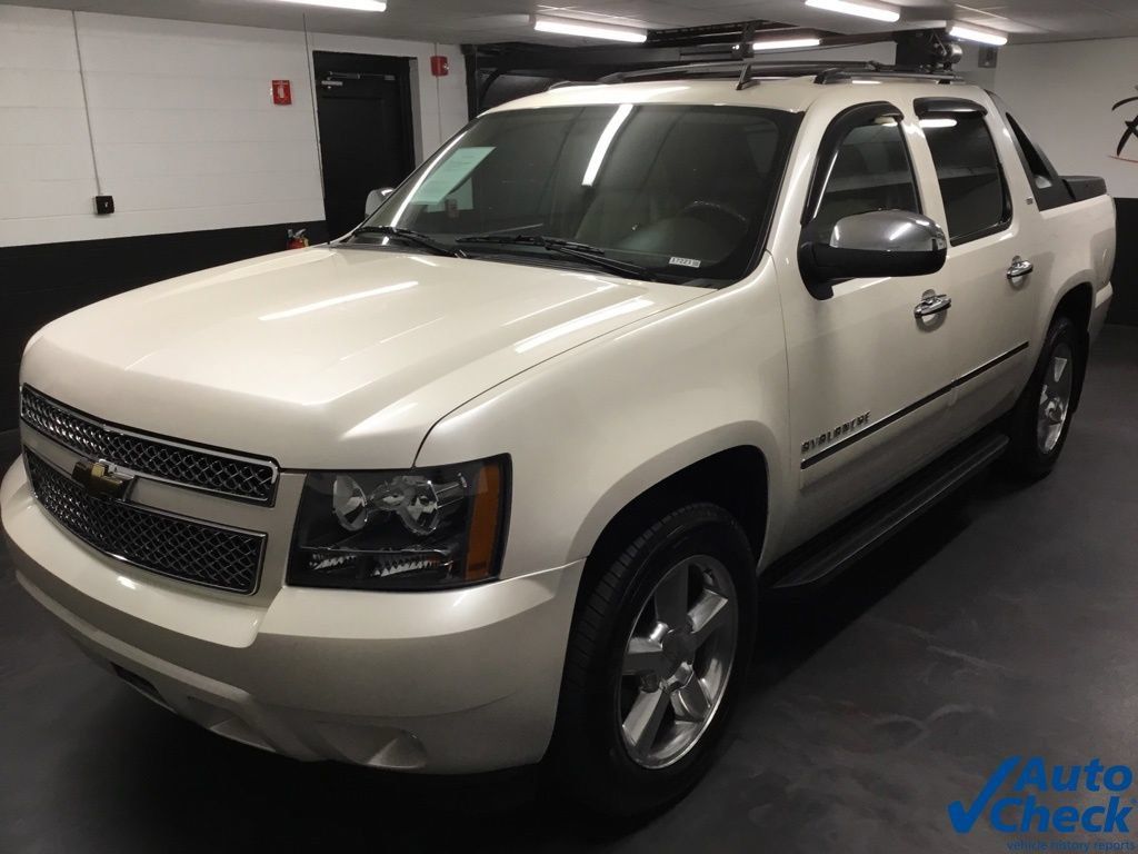 Used 2011 Chevrolet Avalanche LTZ AWD/4WD image 6