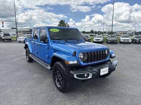Used 2025 Jeep Gladiator Sport AWD/4WD image 15