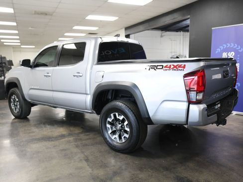 Used 2019 Toyota Tacoma TRD Off-Road w/ Technology Package image 7