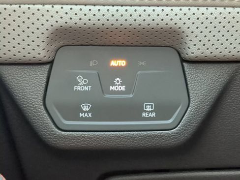Certified 2025 Volkswagen Atlas Peak Edition SE AWD/4WD image 31