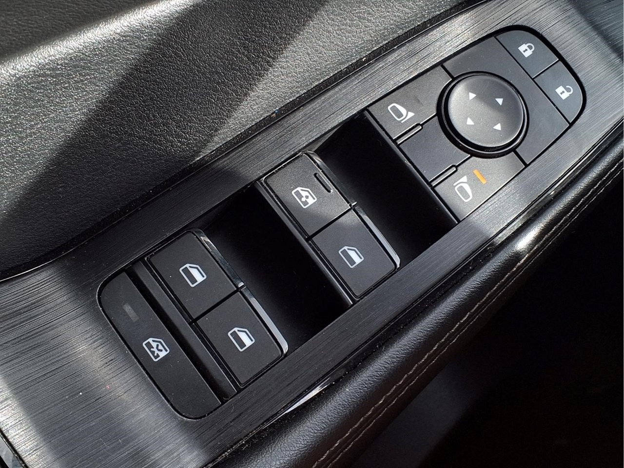 Used 2024 Nissan Rogue SV FWD image 21