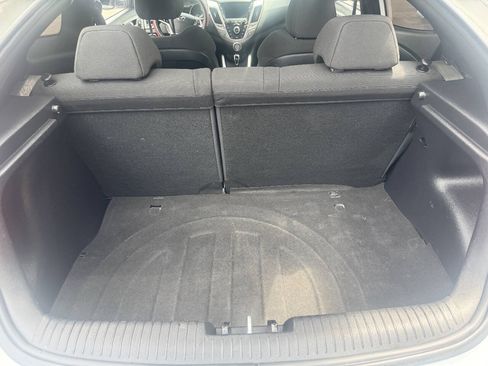 Used 2017 Hyundai Veloster FWD image 13