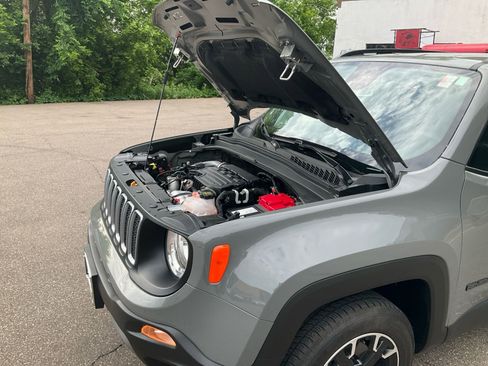 Used 2023 Jeep Renegade Latitude AWD/4WD image 27