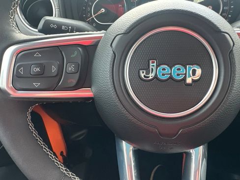 Used 2025 Jeep Wrangler Unlimited Sahara w/ Safety Group AWD/4WD image 15