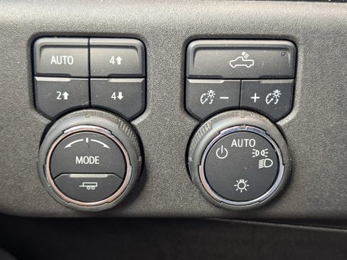 Used 2025 Chevrolet Silverado 1500 LT AWD/4WD image 12