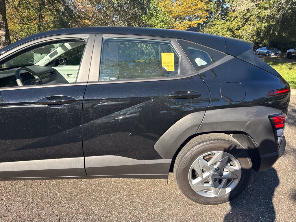 Used 2025 Hyundai Kona SE FWD image 12