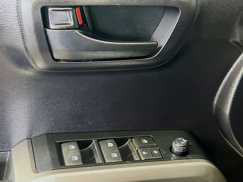 Used 2020 Toyota Tacoma SR5 RWD image 16