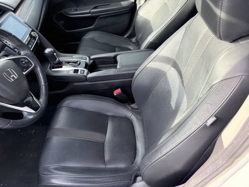 Used 2019 Honda Civic Touring image 3