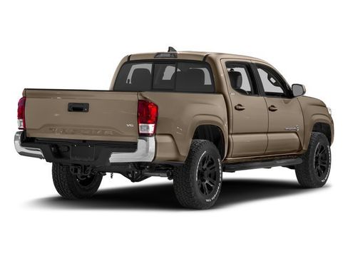 Used 2017 Toyota Tacoma TRD Sport AWD/4WD image 2
