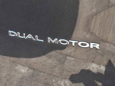 Used 2024 Tesla Model Y Long Range image 27