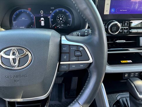 Used 2023 Toyota Highlander Platinum AWD/4WD image 12