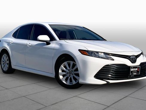 Used 2020 Toyota Camry LE FWD image 3