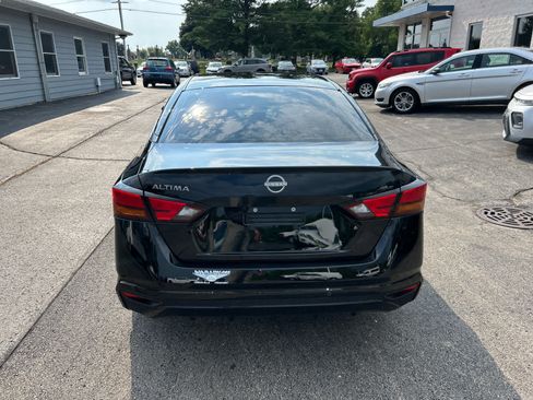 Used 2024 Nissan Altima 2.5 S FWD image 4