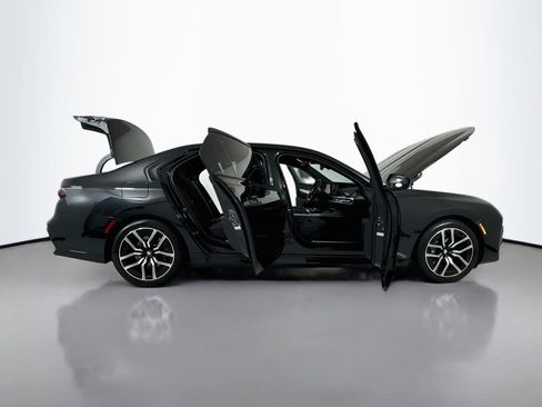 Used 2025 BMW 740i xDrive AWD/4WD image 27