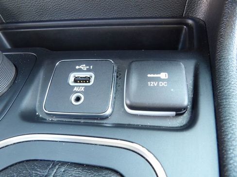 Used 2022 Jeep Cherokee Latitude Lux w/ Sun & Sound Group image 21