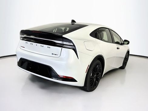 New 2027 Toyota Prius Plug-In Hybrid FWD image 9