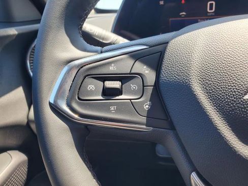 Used 2025 Chevrolet Trax ACTIV w/ Sunroof Package image 17