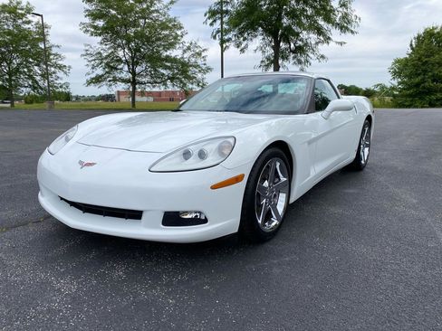 Used 2007 Chevrolet Corvette Coupe w/ Performance Package RWD image 1