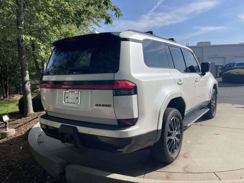 Used 2024 Lexus GX 550 w/ Accessory Package (Z1) AWD/4WD image 10