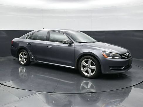 Used 2012 Volkswagen Passat 2.5 SE FWD image 3