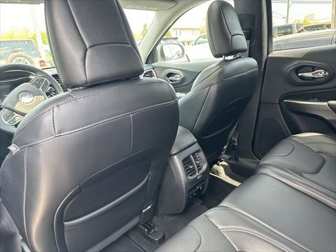 Certified 2019 Jeep Cherokee Limited w/ Luxury Group AWD/4WD image 11