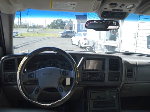 Used 2003 GMC Yukon Denali image 26