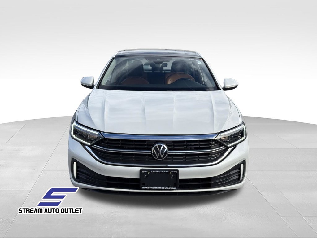 Used 2024 Volkswagen Jetta SEL FWD image 2