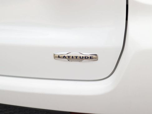 Used 2024 Jeep Compass Latitude AWD/4WD image 31