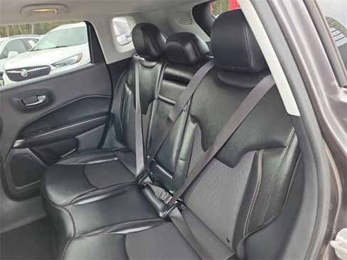 Used 2019 Jeep Compass Latitude image 12