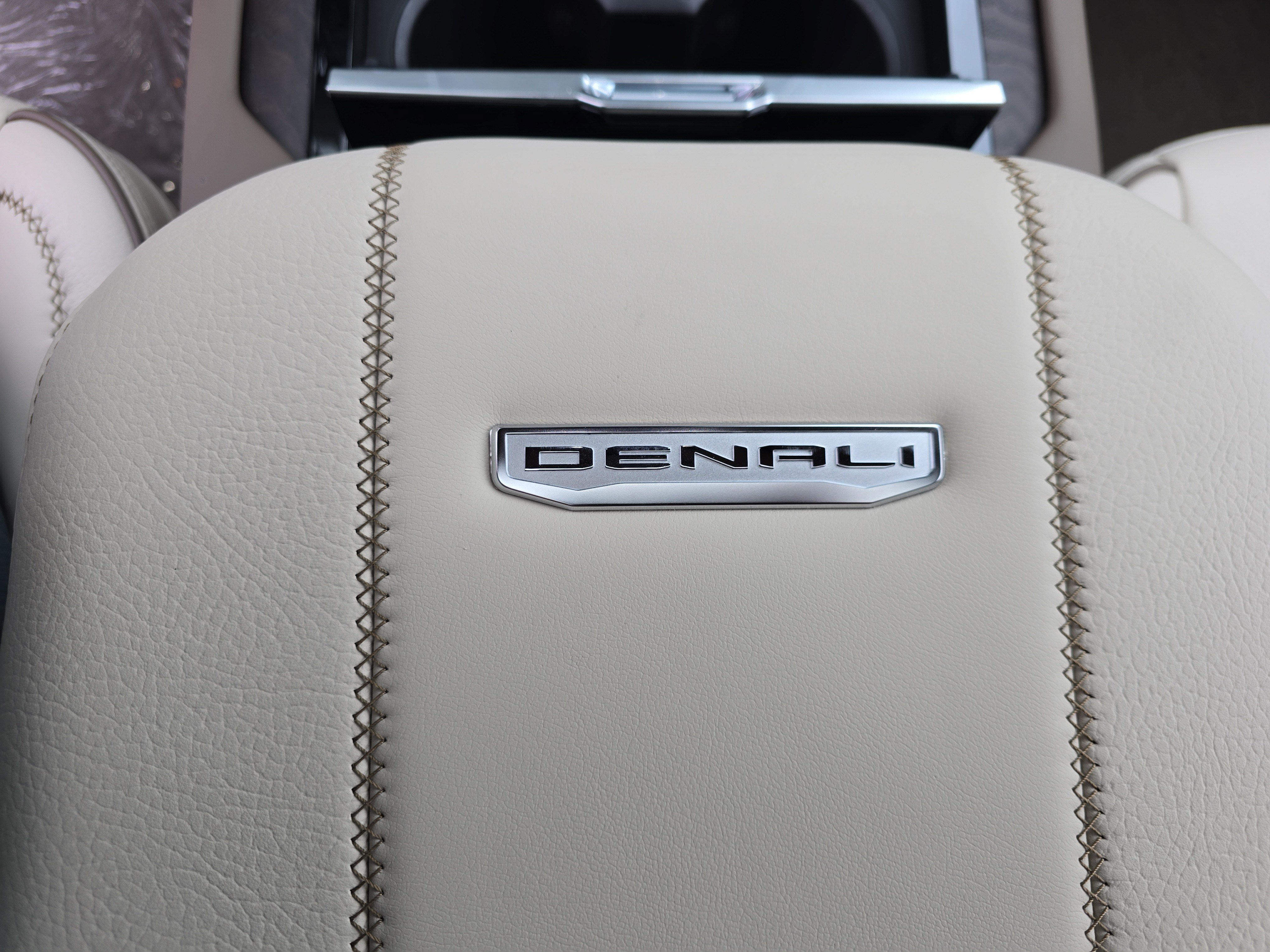 New 2026 GMC Yukon Denali w/ Denali Reserve Package AWD/4WD image 34