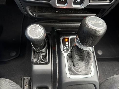 Used 2018 Jeep Wrangler Sport AWD/4WD image 24