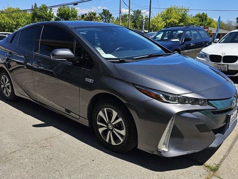 Used 2017 Toyota Prius Prime Premium w/ Carpet Mat Package FWD image 9