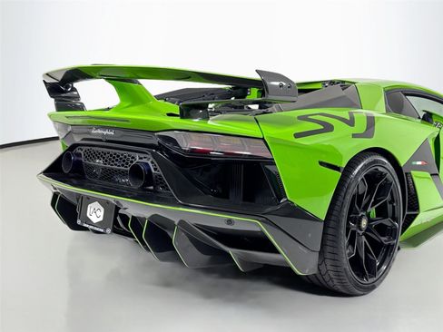 Used 2019 Lamborghini Aventador SVJ AWD/4WD image 31