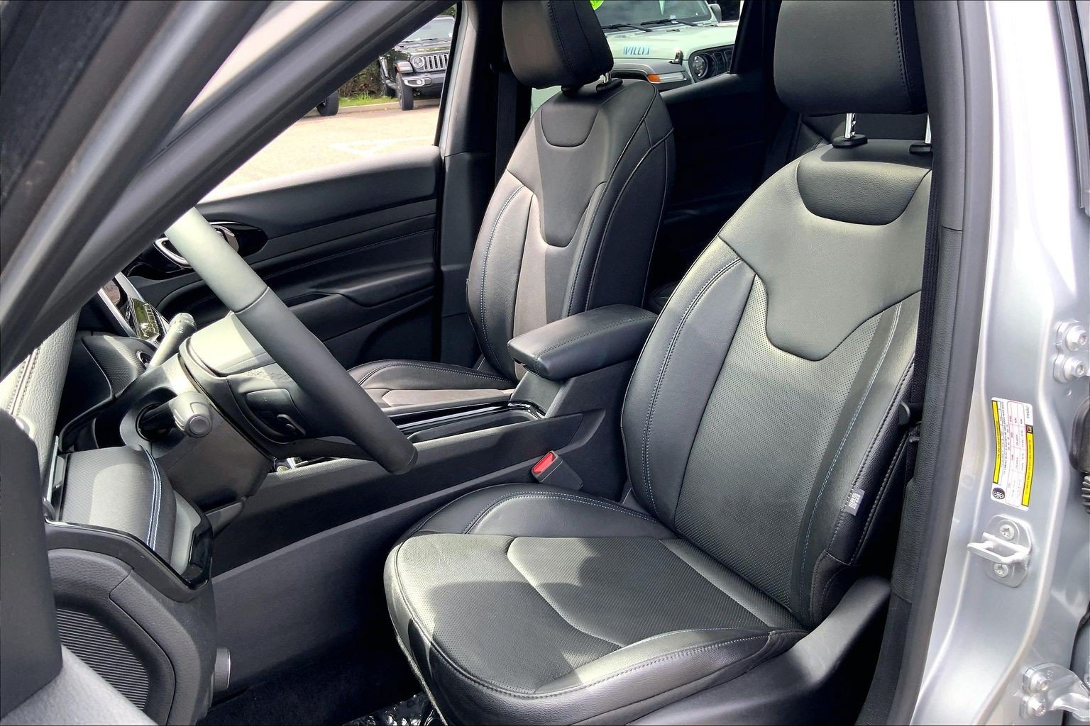 Certified 2025 Jeep Compass Limited w/ High Altitude Package AWD/4WD image 8