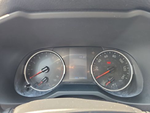 Used 2020 Toyota RAV4 XLE Premium FWD image 32
