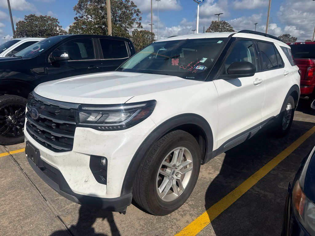 Used 2025 Ford Explorer Active w/ Active Comfort Package RWD image 1