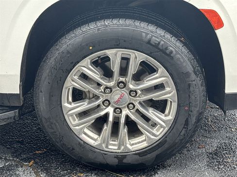 Used 2022 GMC Yukon SLT w/ SLT Premium Package image 12