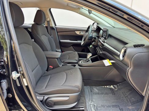Used 2023 Kia Forte LXS w/ LXS Technology Package FWD image 14