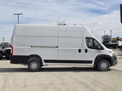 New 2025 RAM ProMaster 3500 w/ Roll-Up Rear Door Package image 4