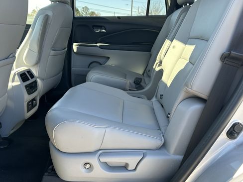 Used 2021 Honda Pilot Touring image 21