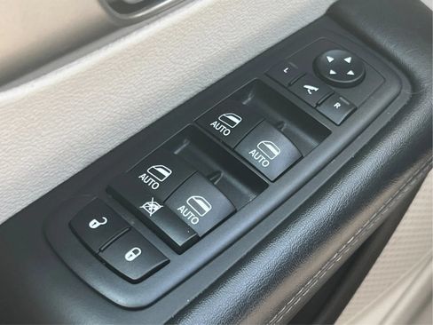 Used 2018 Chrysler Pacifica Limited w/ Advanced Safetytec Group FWD image 45