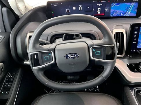 Used 2025 Ford Expedition Active RWD image 5