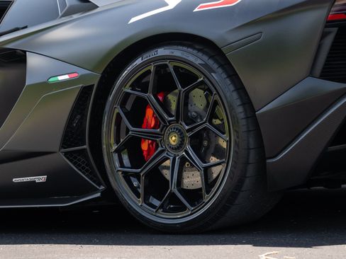 Used 2020 Lamborghini Aventador SVJ AWD/4WD image 41